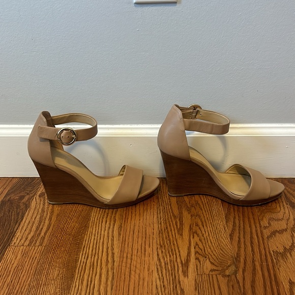 Michael Kors tan leather wedge sandals - Picture 3 of 6